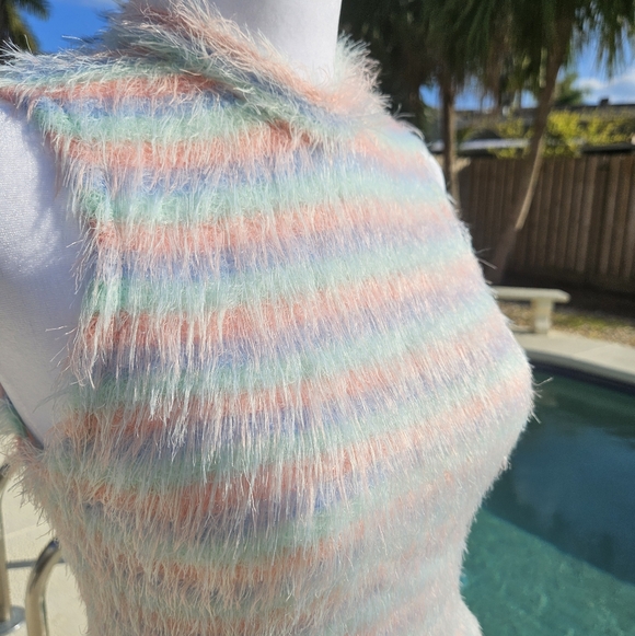 NEW Bershka Fuzzy Sleeveless Knit Crop Top Size S Knit Pastel Girlhoodcore - Picture 3 of 13